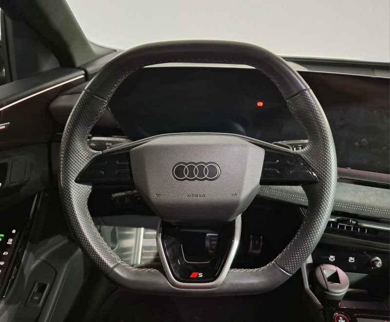 AUDI Q6