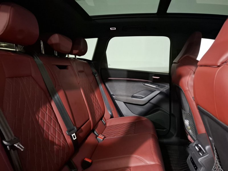 AUDI Q6