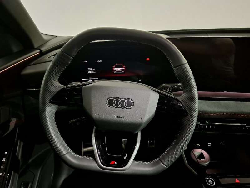 AUDI Q6