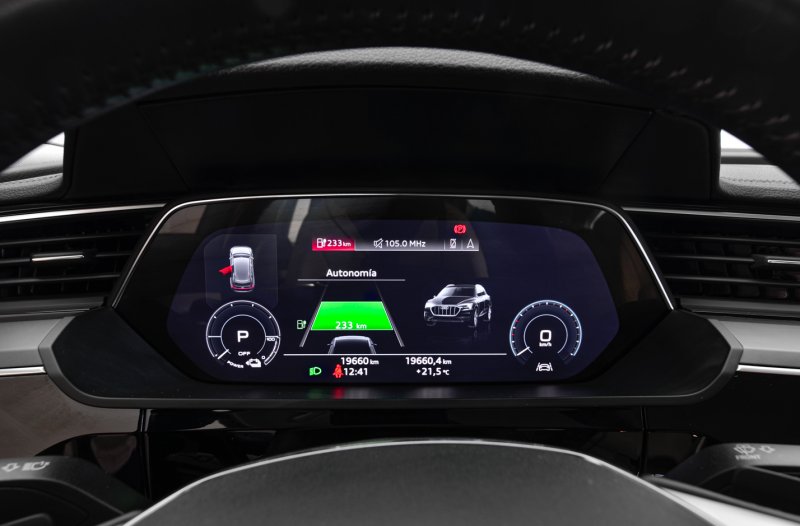 AUDI e-tron