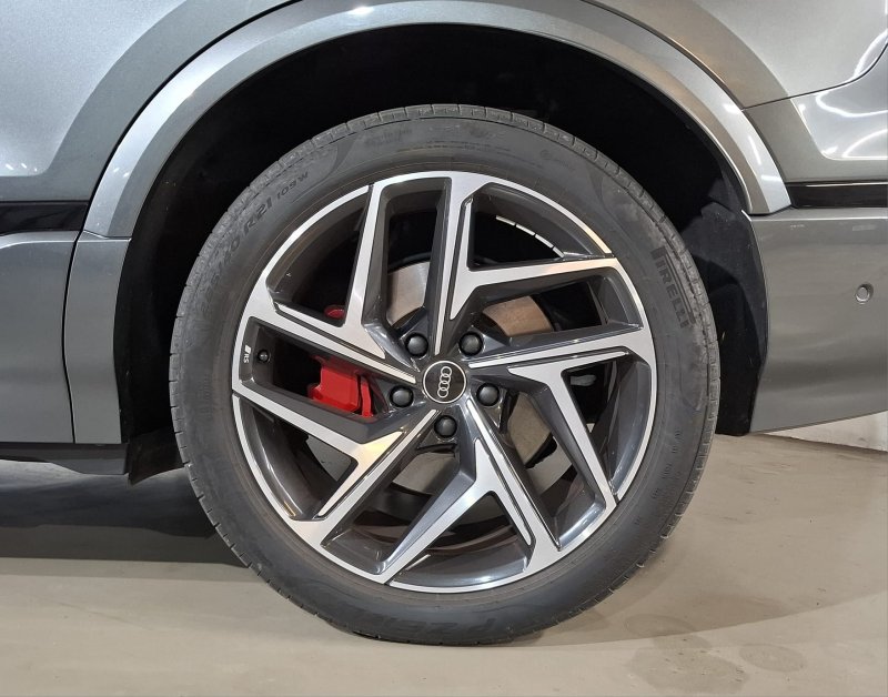AUDI Q6