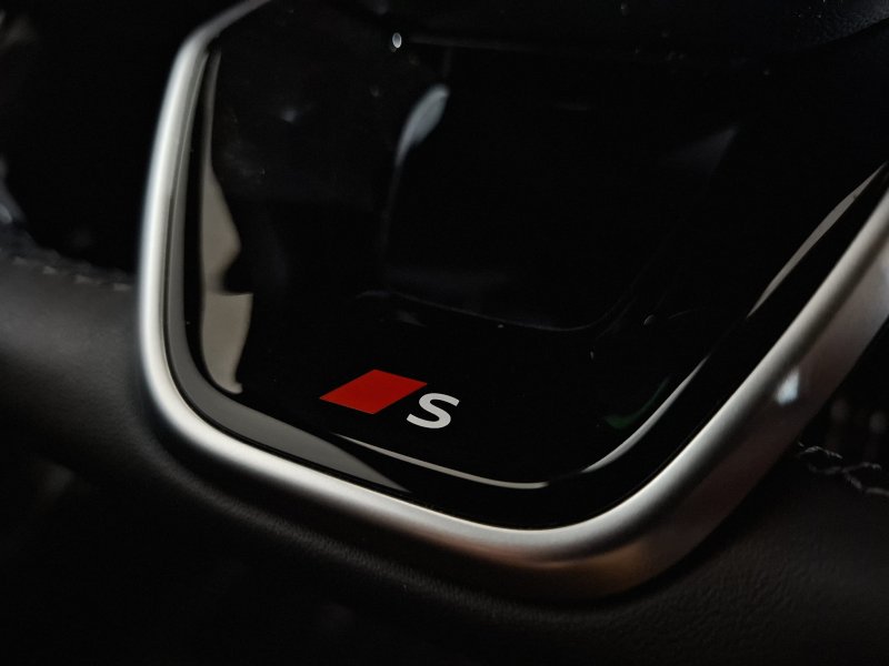 AUDI Q6