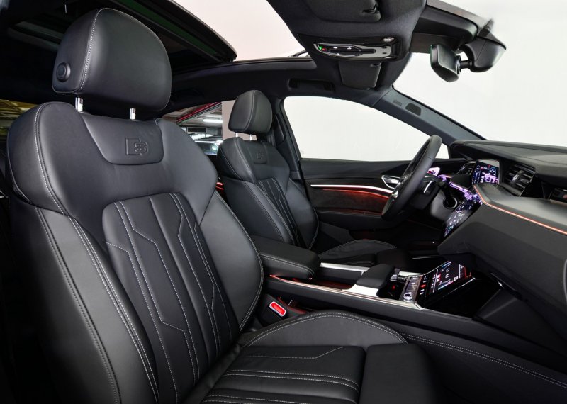 AUDI e-tron
